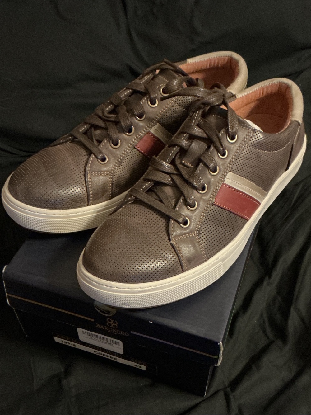 Casual Brown Sneakers with Red Accent